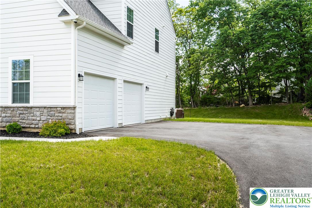 2638 Hollow View Drive