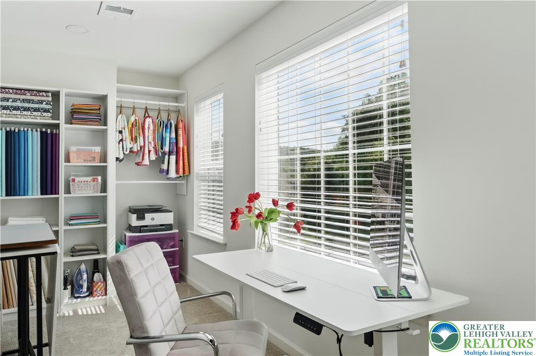 2638 Hollow View Drive