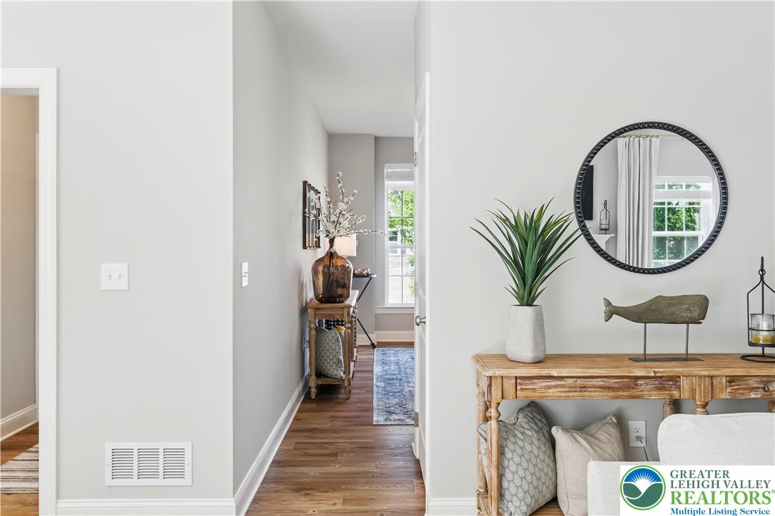 2638 Hollow View Drive