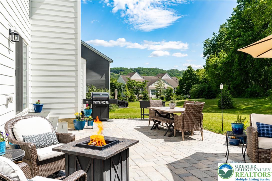 2638 Hollow View Drive