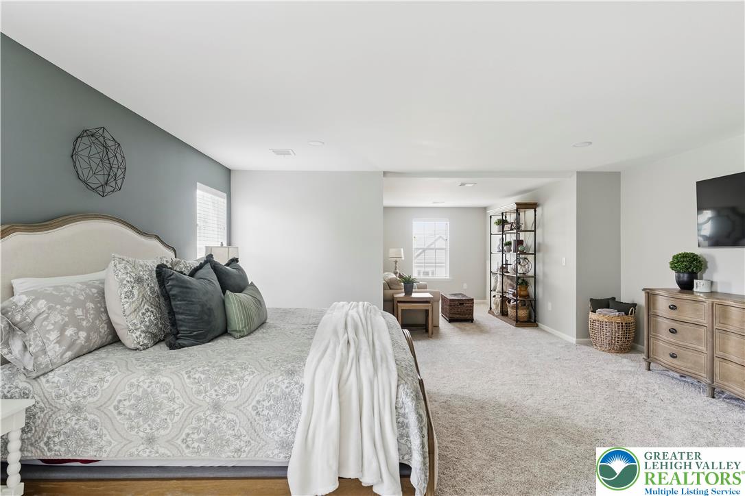 2638 Hollow View Drive