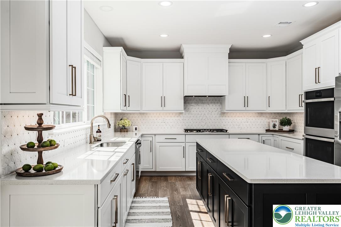 2638 Hollow View Drive