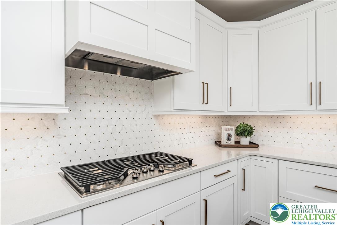 2638 Hollow View Drive