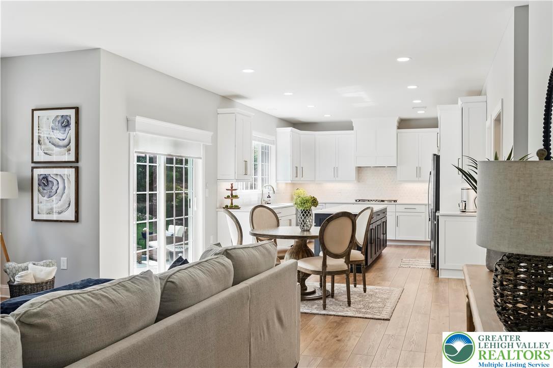 2638 Hollow View Drive