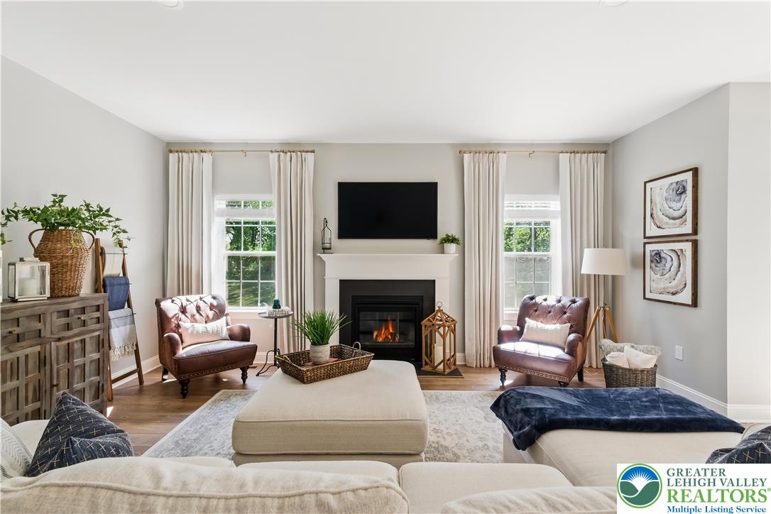 2638 Hollow View Drive