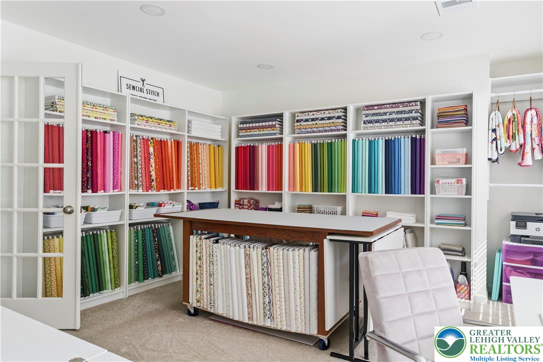 2638 Hollow View Drive