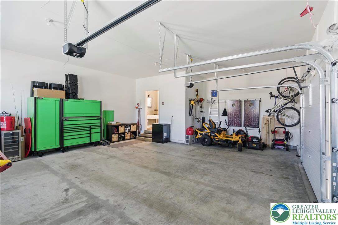 2638 Hollow View Drive