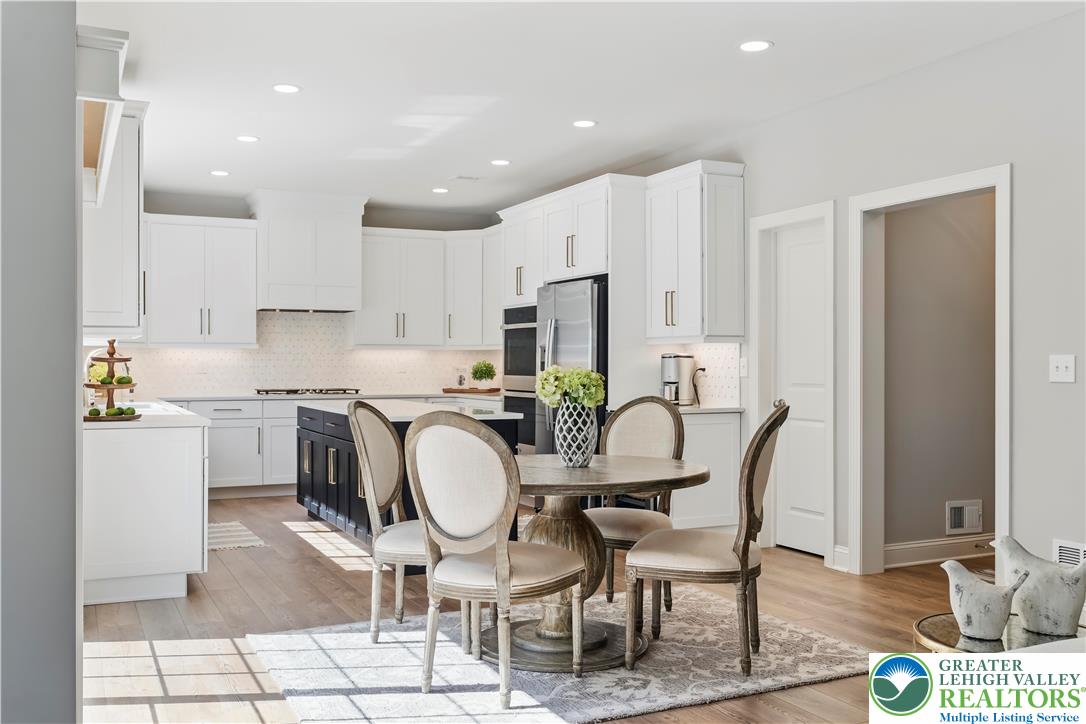 2638 Hollow View Drive