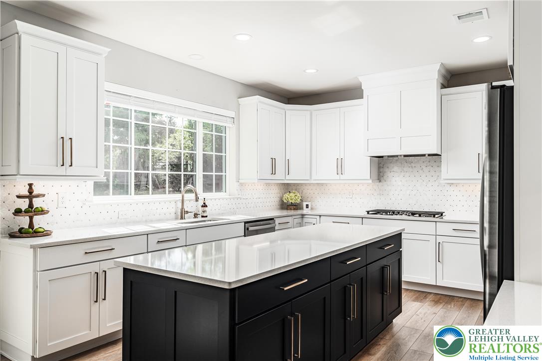 2638 Hollow View Drive