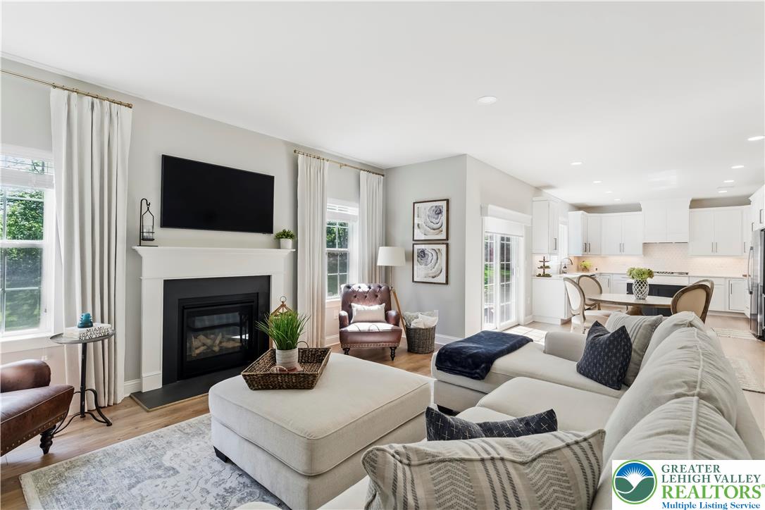 2638 Hollow View Drive