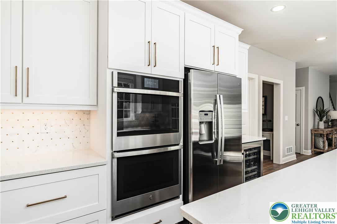 2638 Hollow View Drive