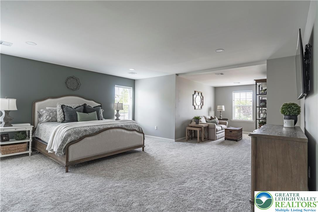 2638 Hollow View Drive