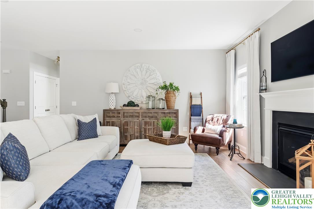 2638 Hollow View Drive