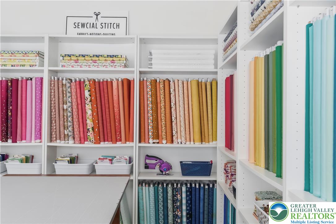 2638 Hollow View Drive