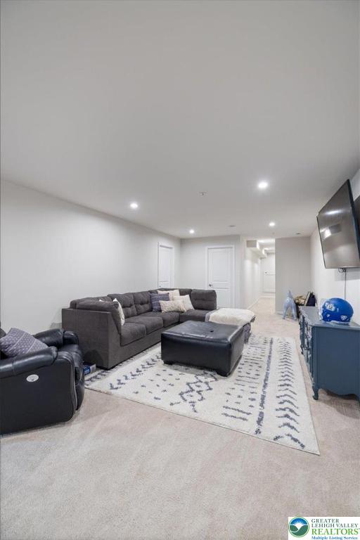 2585 Raya Way