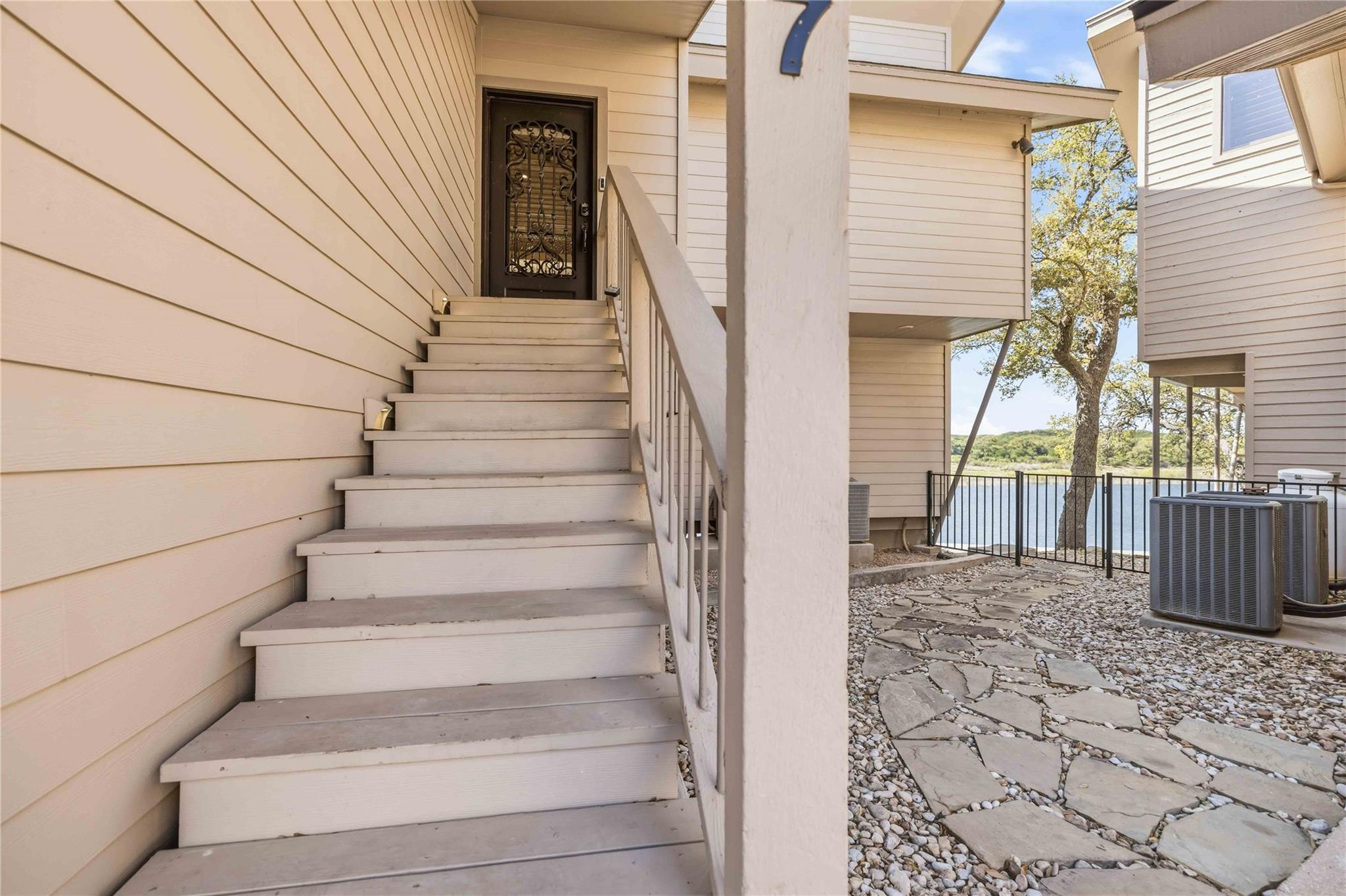 512 Harbor DR # 7