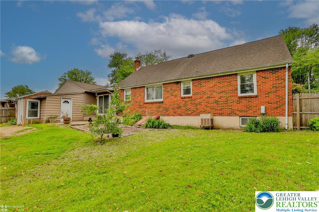 1390 Oakwood Drive