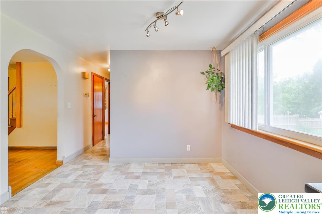 1390 Oakwood Drive
