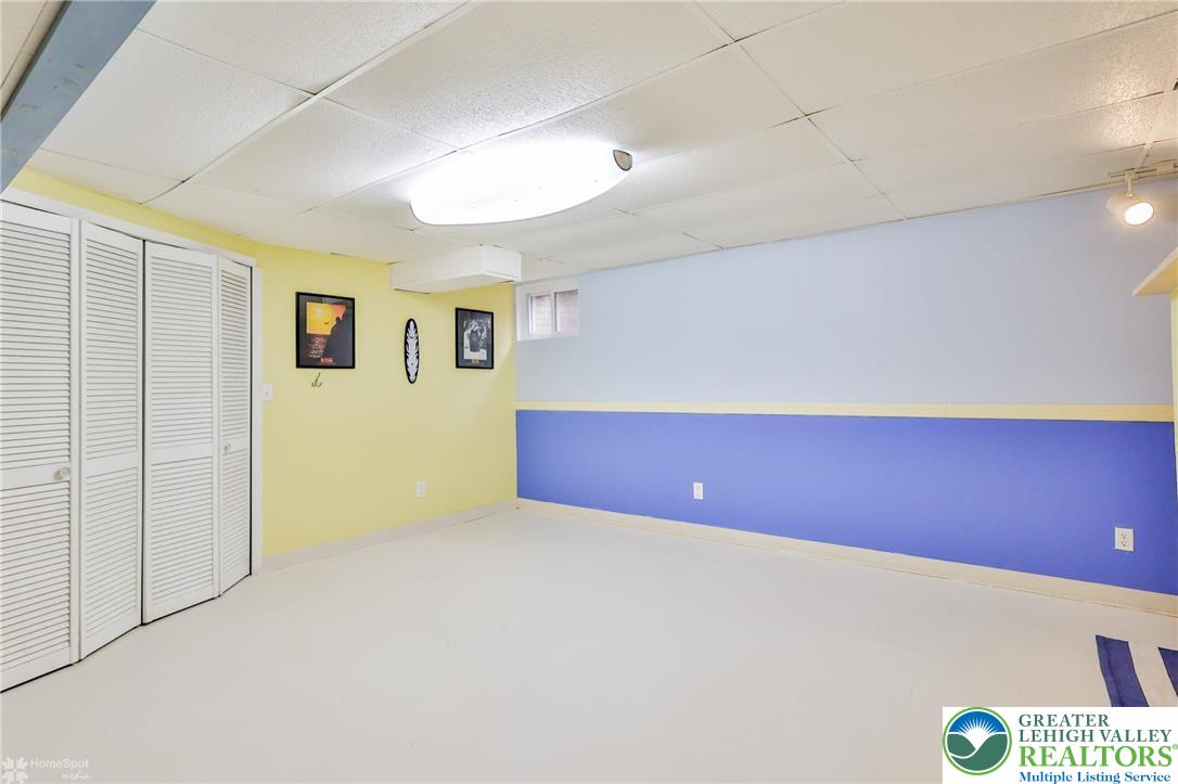1390 Oakwood Drive