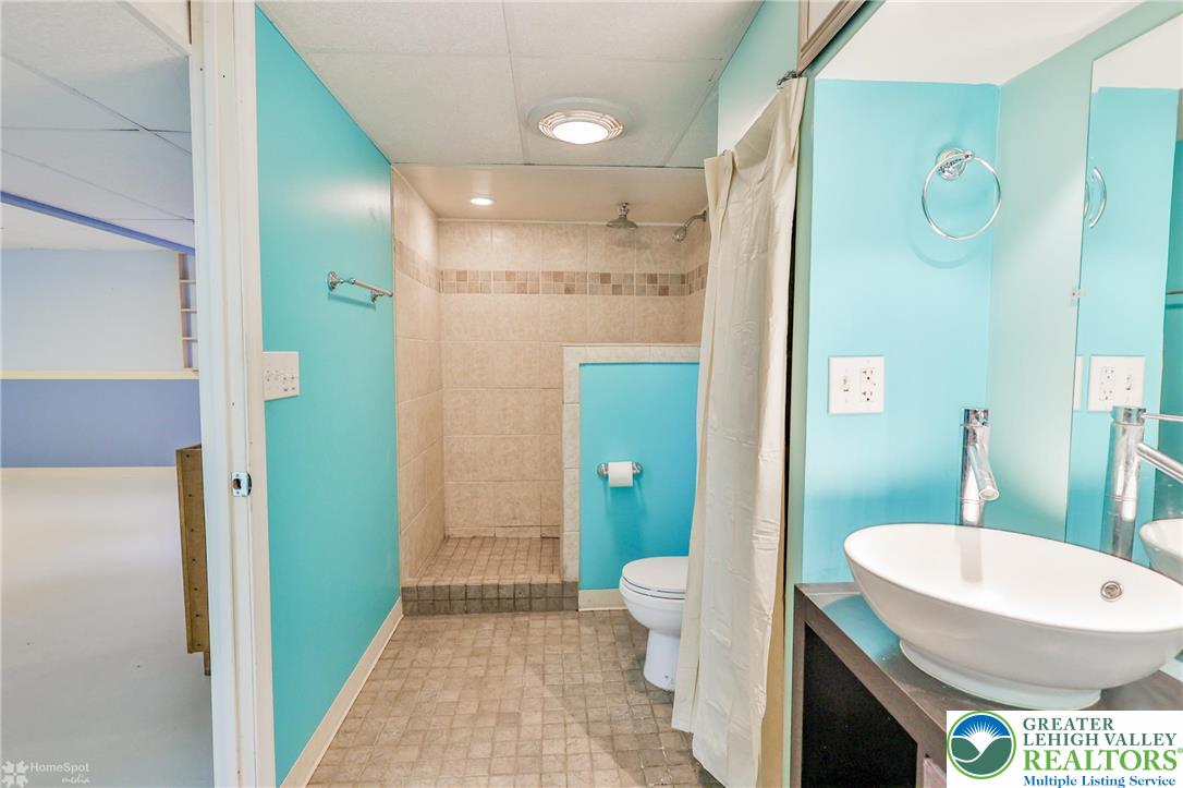 1390 Oakwood Drive