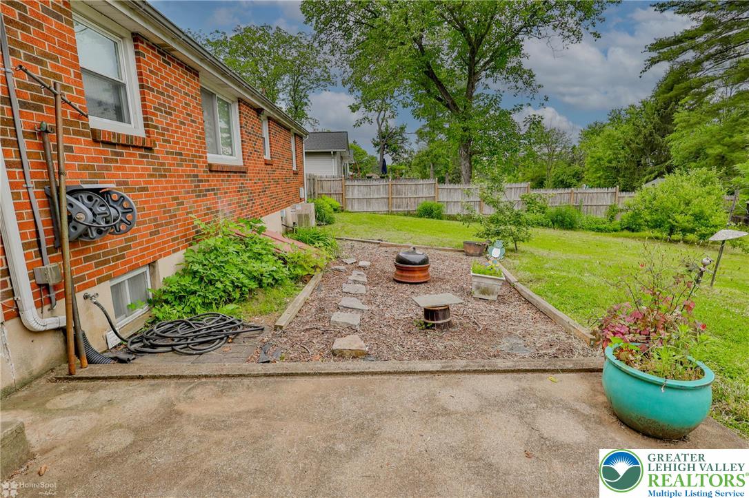 1390 Oakwood Drive