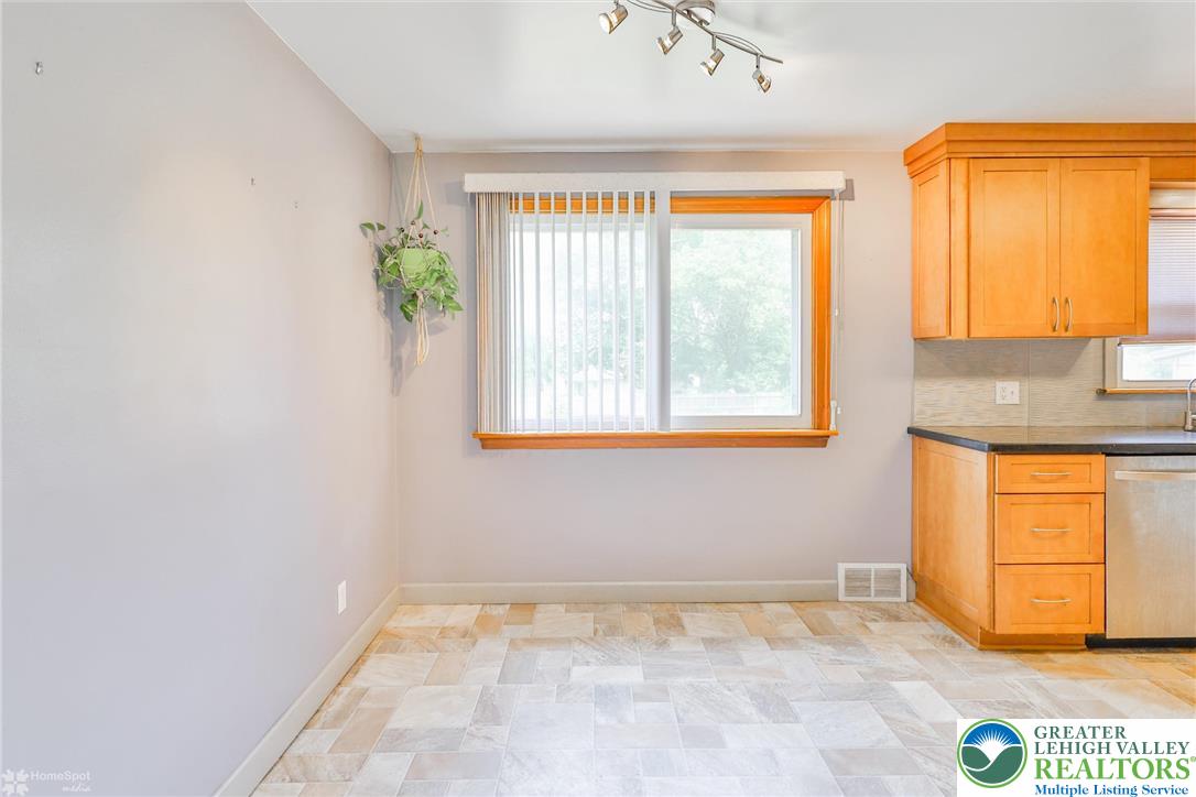 1390 Oakwood Drive