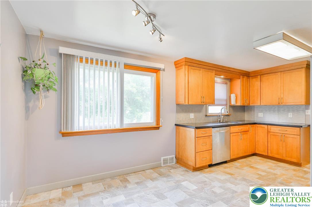 1390 Oakwood Drive