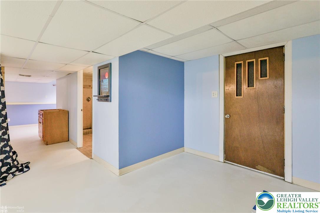 1390 Oakwood Drive