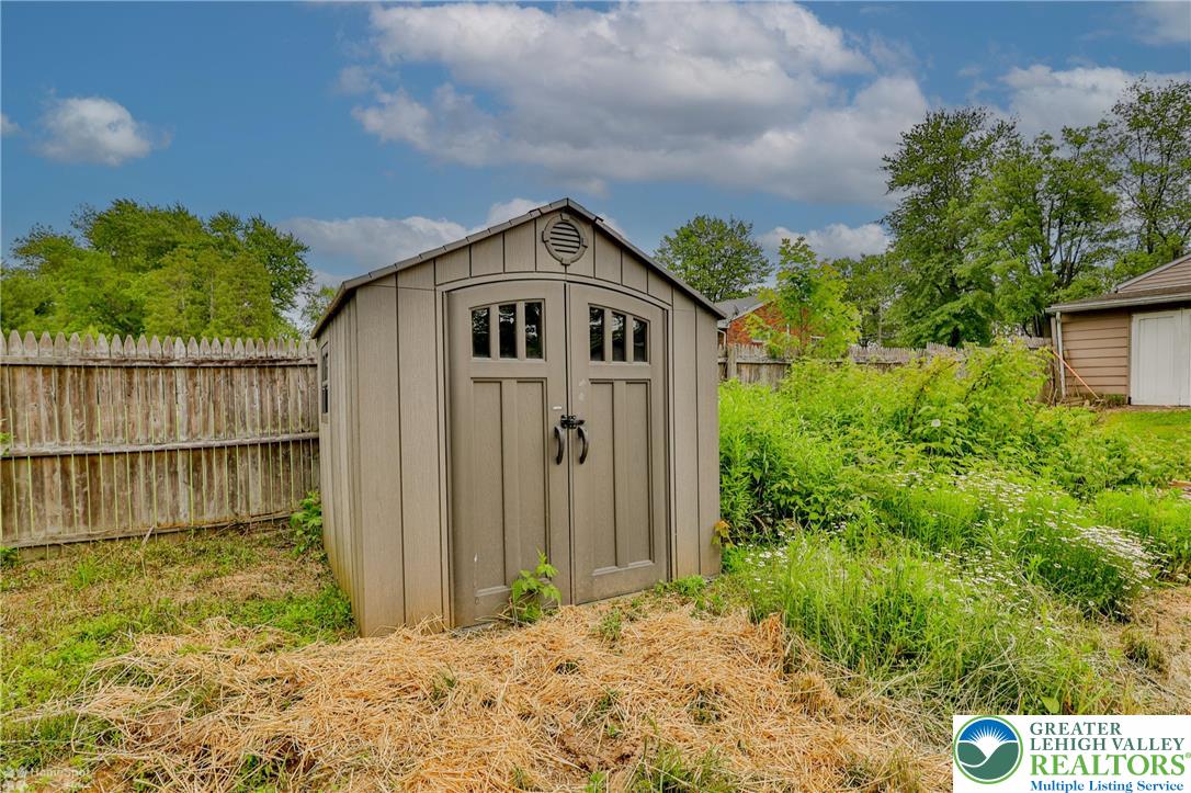 1390 Oakwood Drive