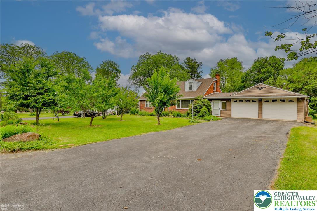 1390 Oakwood Drive