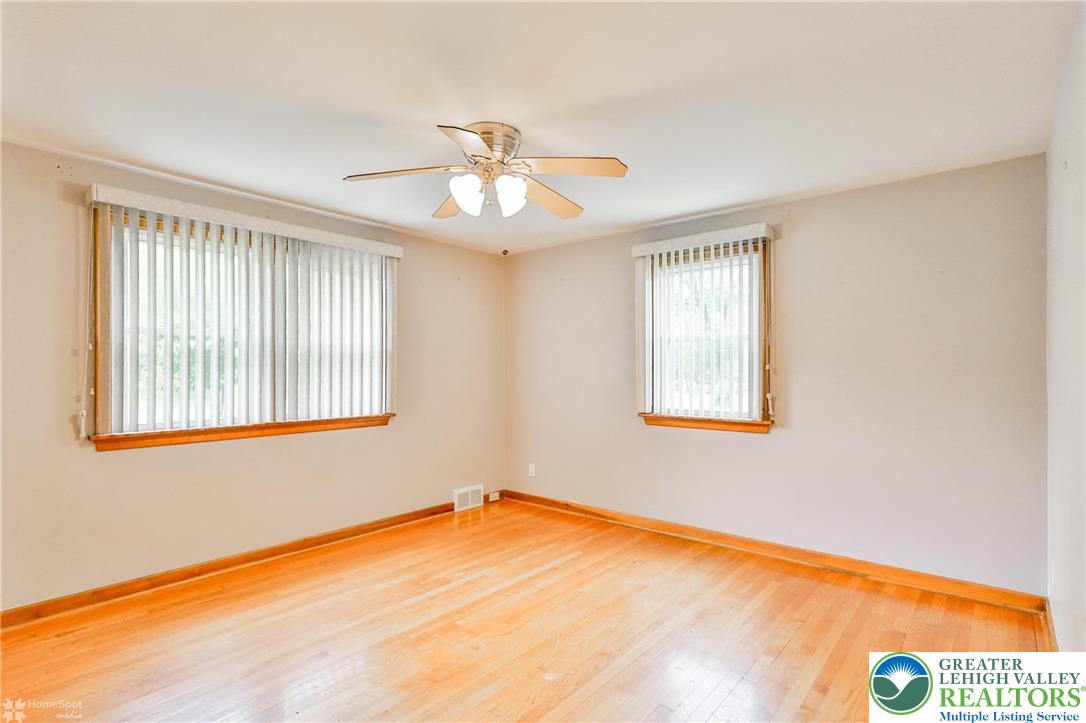 1390 Oakwood Drive