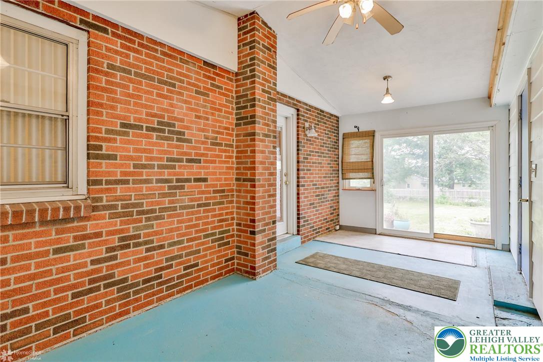 1390 Oakwood Drive