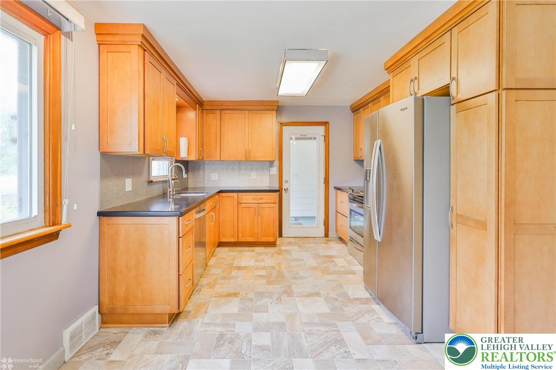 1390 Oakwood Drive