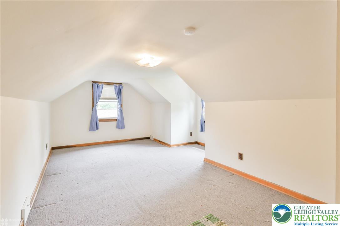 1390 Oakwood Drive