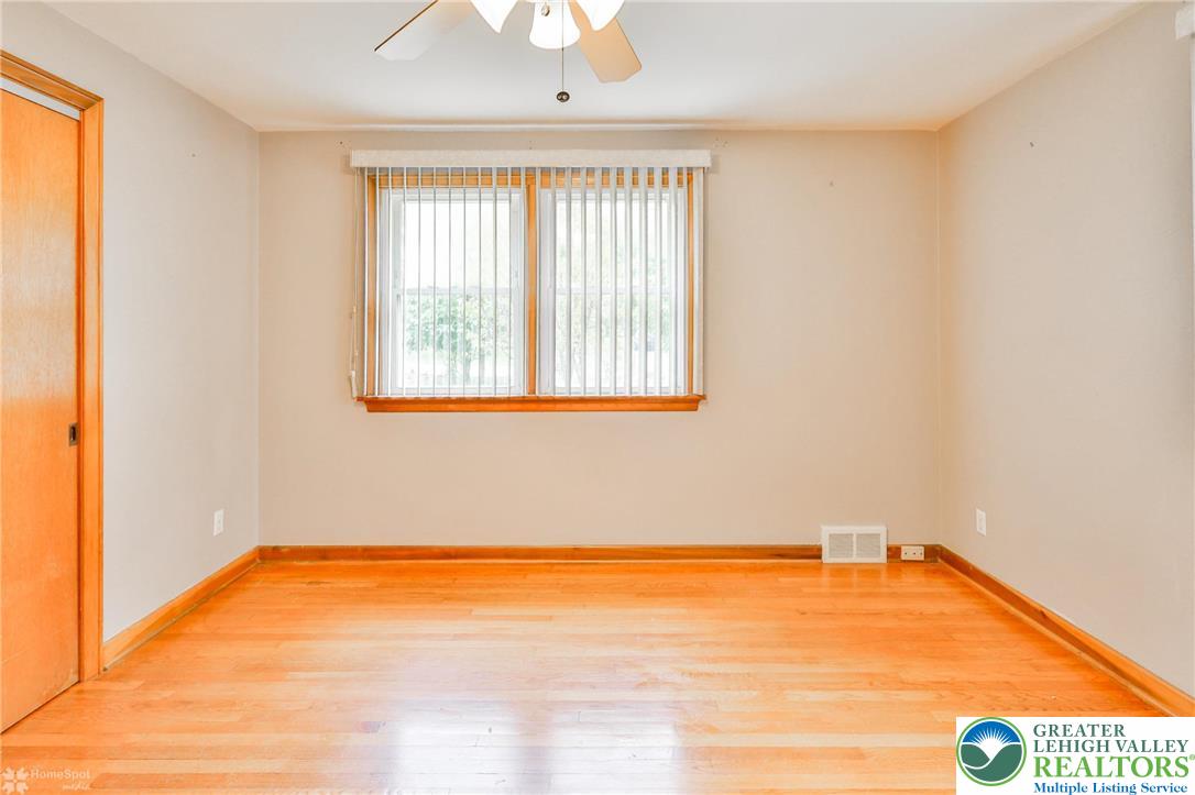 1390 Oakwood Drive