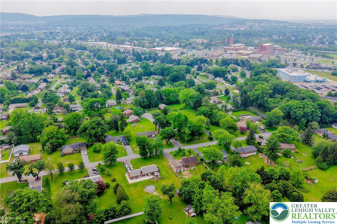 1390 Oakwood Drive