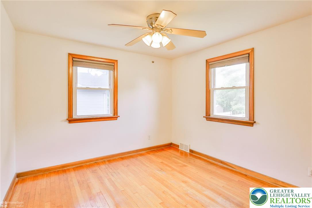 1390 Oakwood Drive