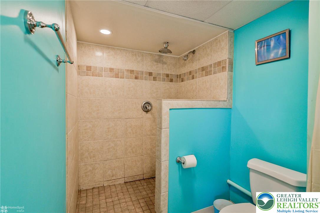 1390 Oakwood Drive