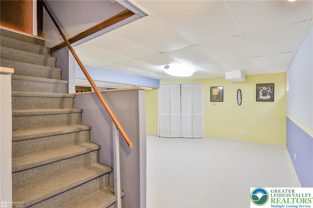 1390 Oakwood Drive