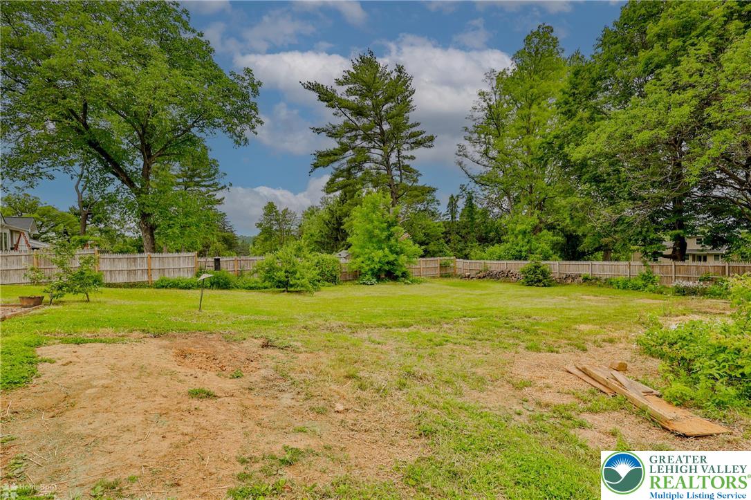 1390 Oakwood Drive