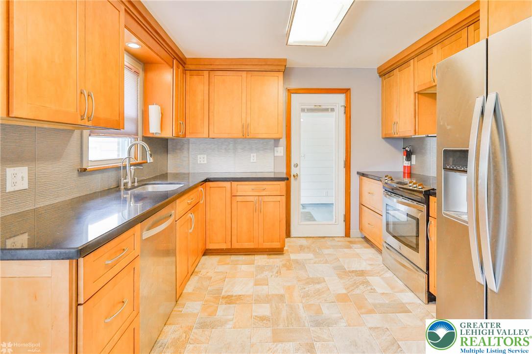 1390 Oakwood Drive