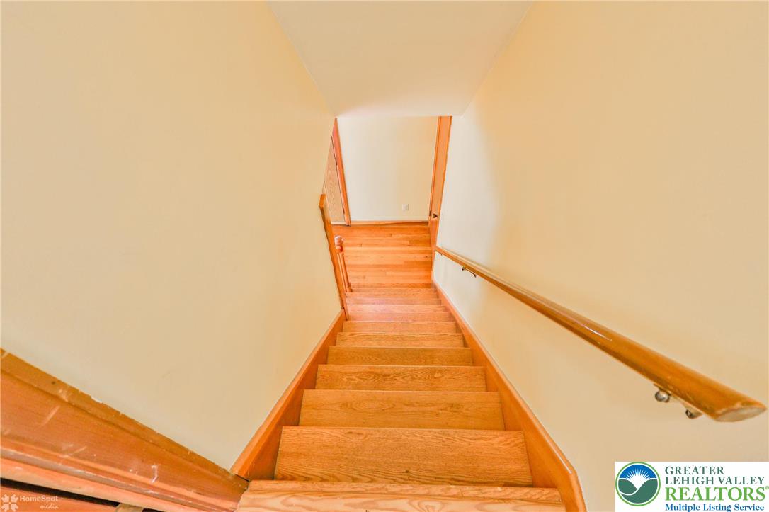 1390 Oakwood Drive