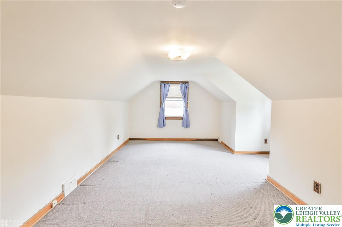 1390 Oakwood Drive