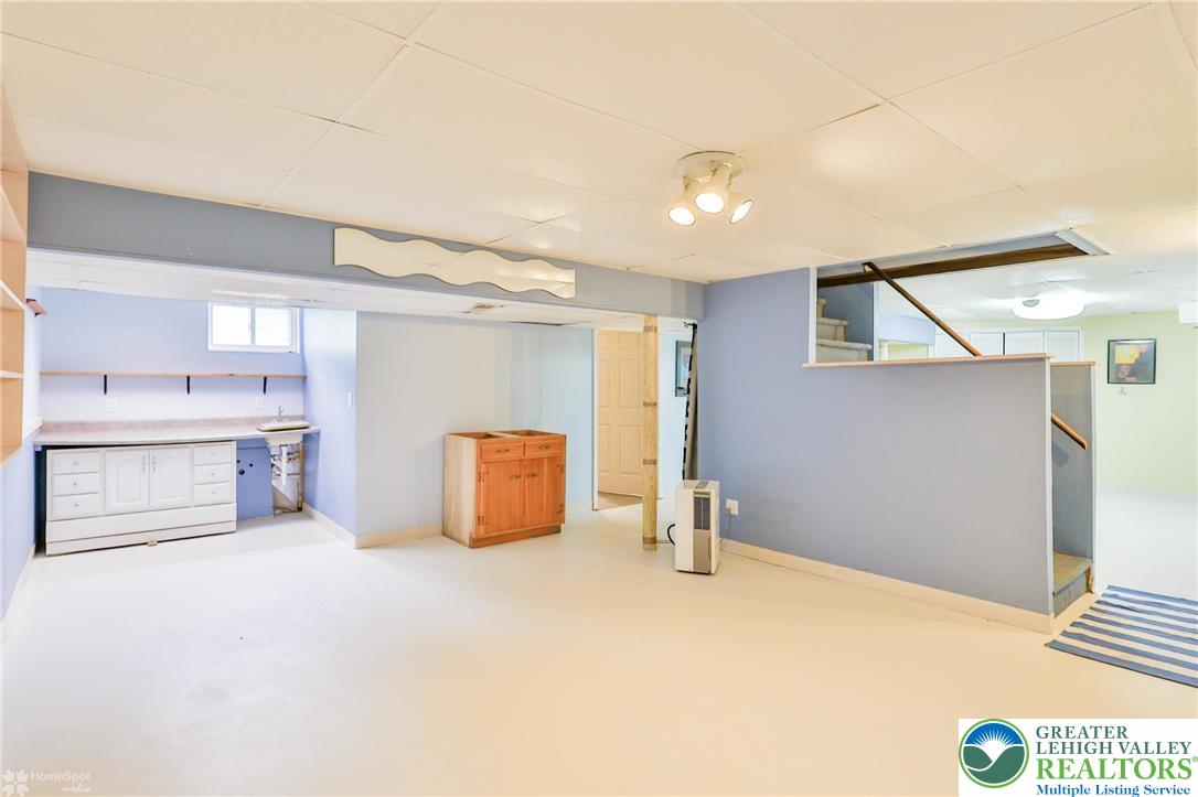 1390 Oakwood Drive