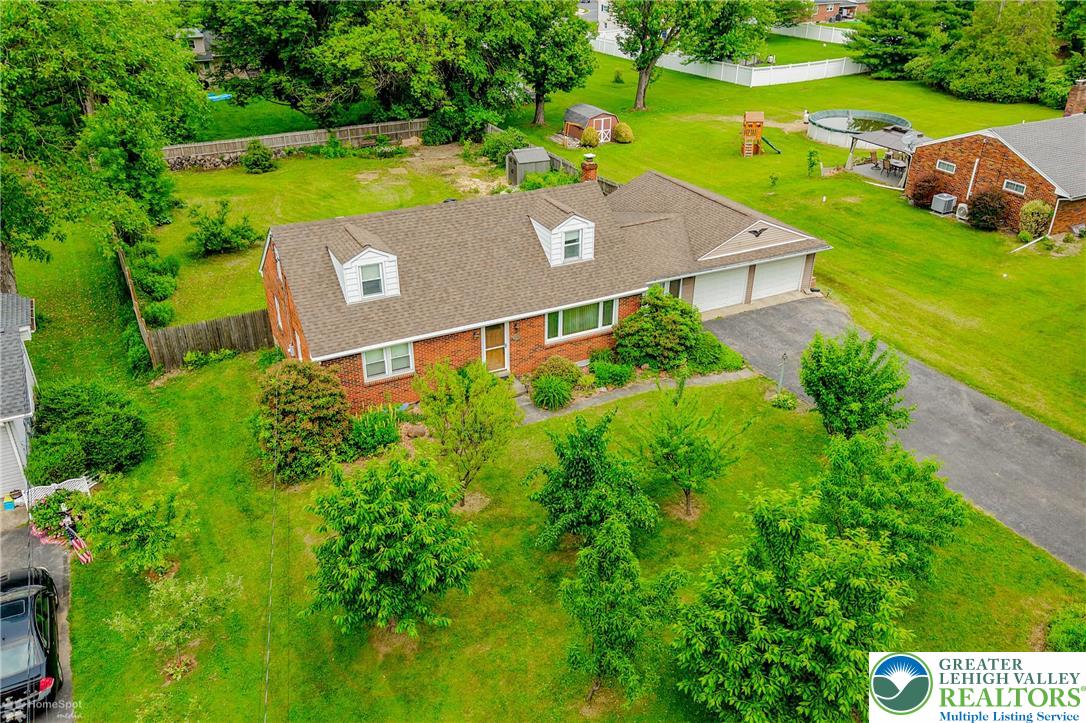 1390 Oakwood Drive