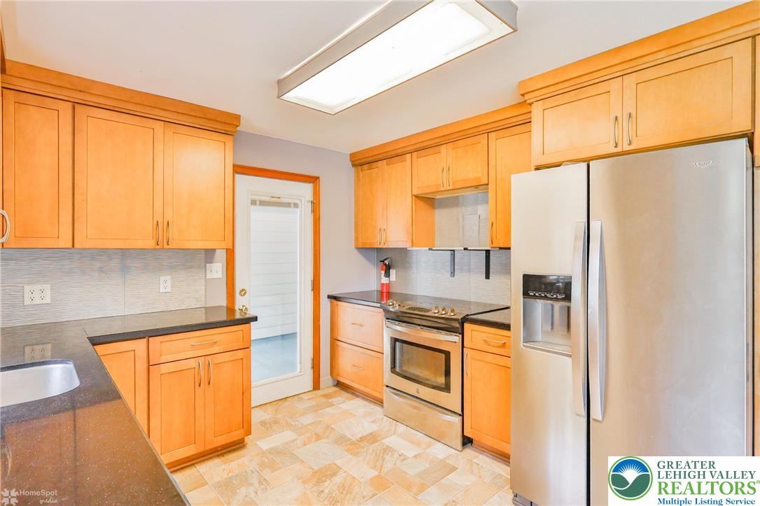 1390 Oakwood Drive