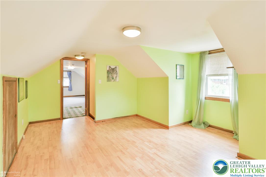 1390 Oakwood Drive