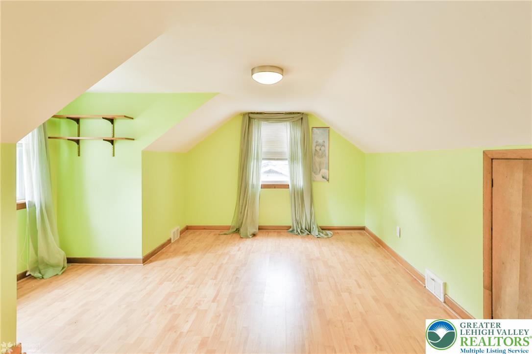 1390 Oakwood Drive
