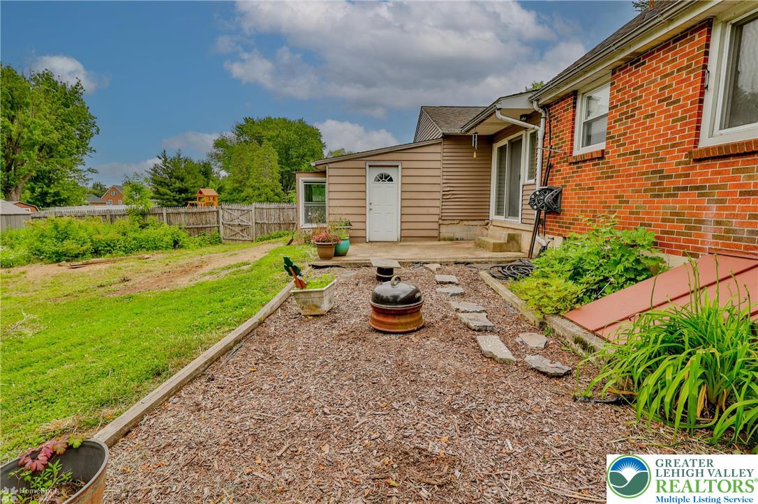 1390 Oakwood Drive