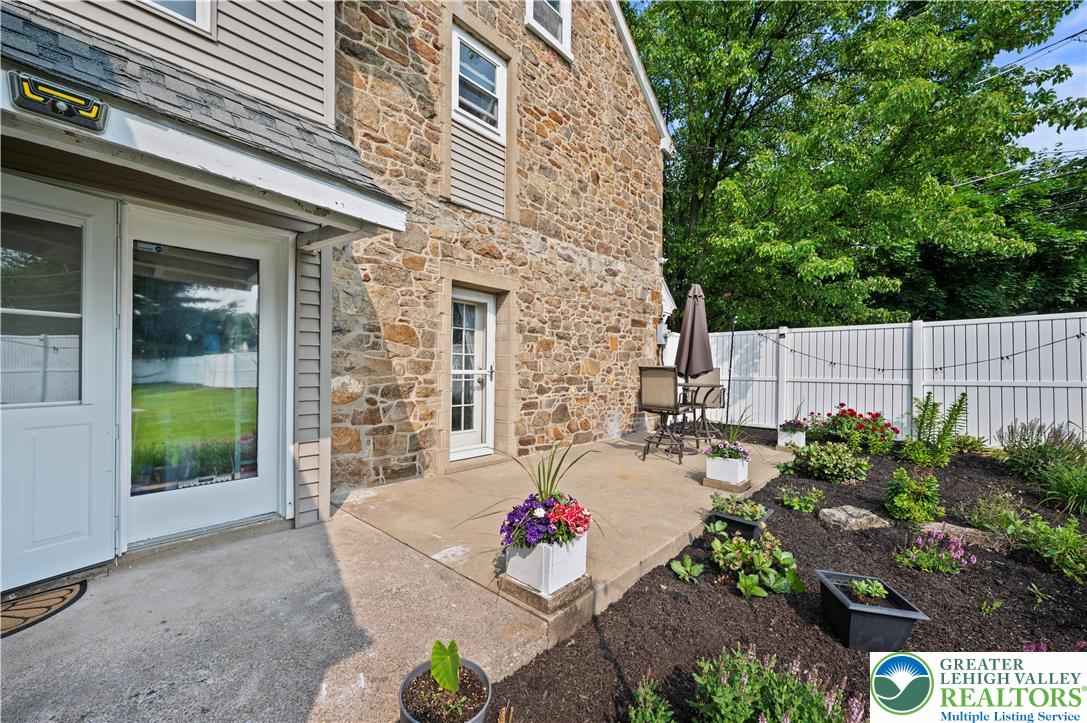 1674 Easton Road